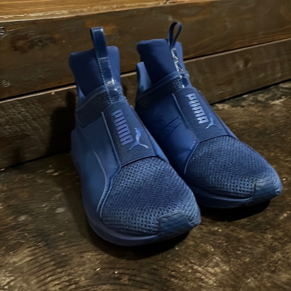 PUMA // Like New // Women's Fierce Velvet Rope Sneaker